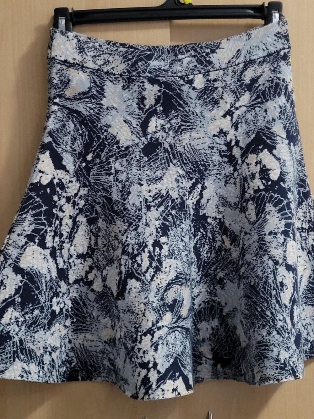 BCBGMAXAZRIA Knit Women's White and Blue Skirt